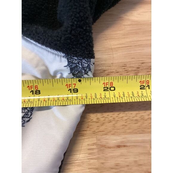 EUC Ladies The North Face 1/2 Zip Fleece Pullover with Pine cones -Small - Picture 7 of 8